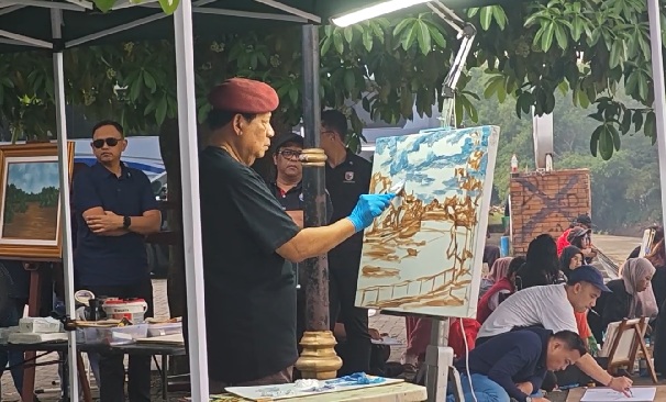 SBY Lukis Bengawan Solo di Tengah Hujan Saat Dampingi LavAni di Proliga 2026